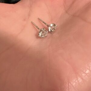💎NEW! Natural Diamond Stud Earrings✨